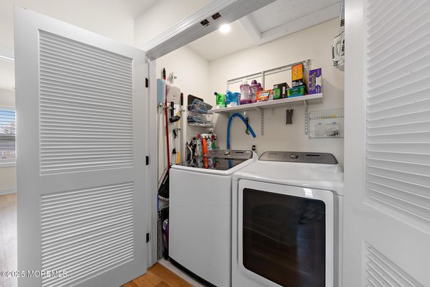 Interior, Utility Closets, Washer, Wood Texture Flooring