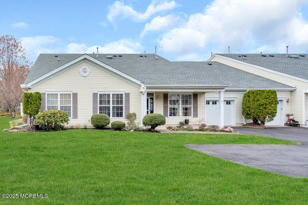 Attached, Exterior, Facade, Ranch