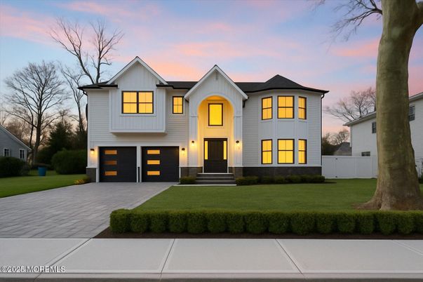 Attached, Exterior, Facade, Farmhouse