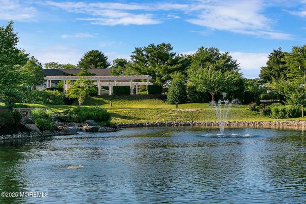Exterior, Lake