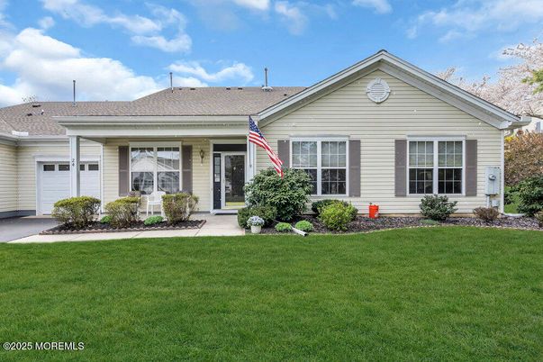 Attached, Exterior, Facade, Ranch