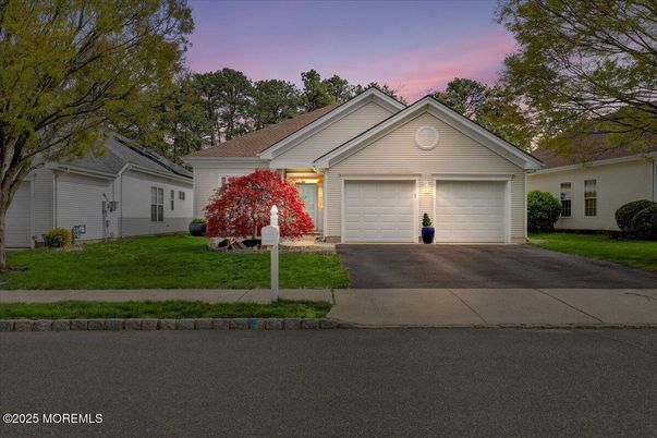 Attached, Exterior, Facade, Ranch