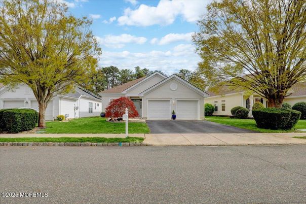 Attached, Exterior, Facade, Ranch