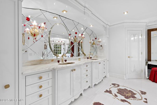 Bathroom, Dual Sink Vanities, Interior, Recessed Lighting