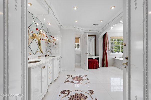 Bathroom, Dual Sink Vanities, Interior, Recessed Lighting