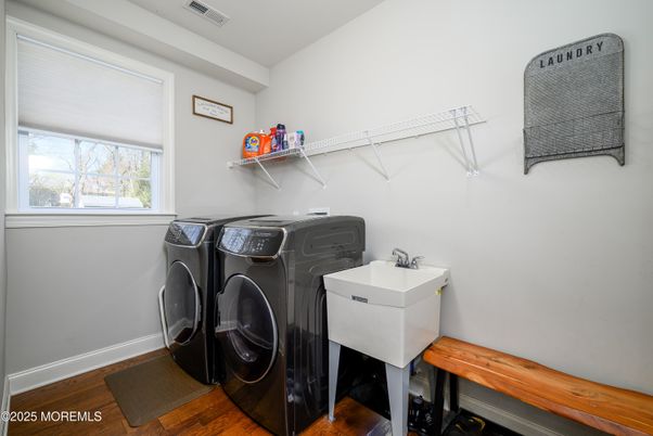 Interior, Washer, Wood Texture Flooring