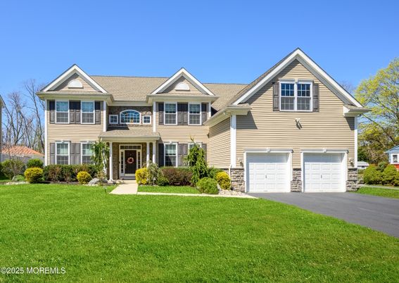 Attached, Exterior, Facade, Farmhouse