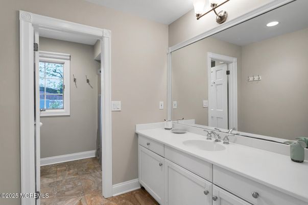 Bathroom, Dual Sink Vanities, Interior, Recessed Lighting