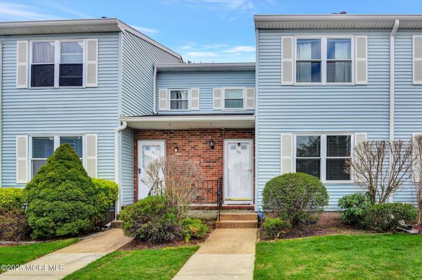 Exterior, Facade, Brick Facade, Rowhouse