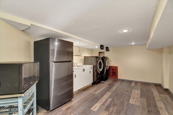 Interior, Recessed Lighting, Washer, Wood Texture Flooring