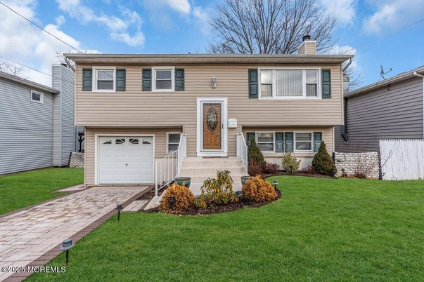 Attached, Exterior, Facade, Raised Ranch