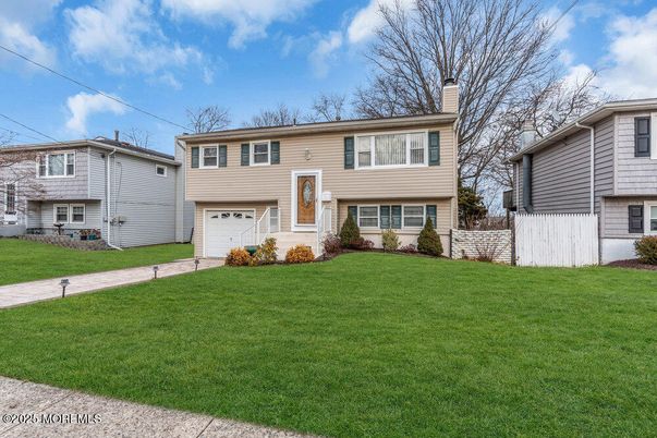 Attached, Exterior, Facade, Raised Ranch