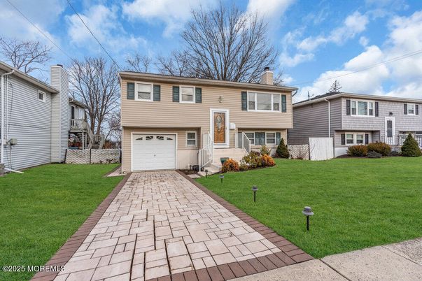 Attached, Exterior, Facade, Raised Ranch