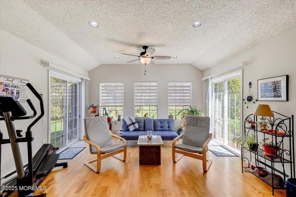 Fitness Equipment, Interior, Living room, Recessed Lighting, Wood Texture Flooring