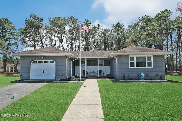 Attached, Exterior, Facade, Ranch