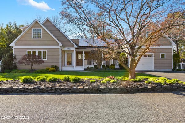 Attached, Exterior, Facade, Farmhouse