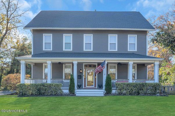 Exterior, Facade, American Foursquare