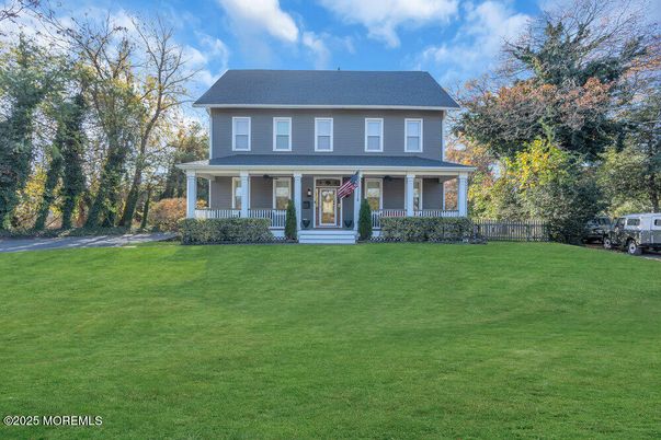 Backyard, Exterior, Facade, American Foursquare