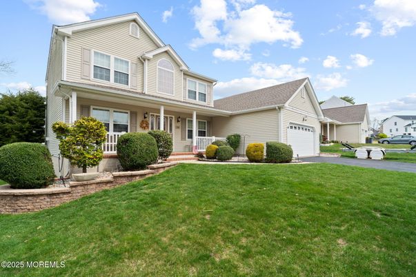 Attached, Exterior, Facade, Farmhouse