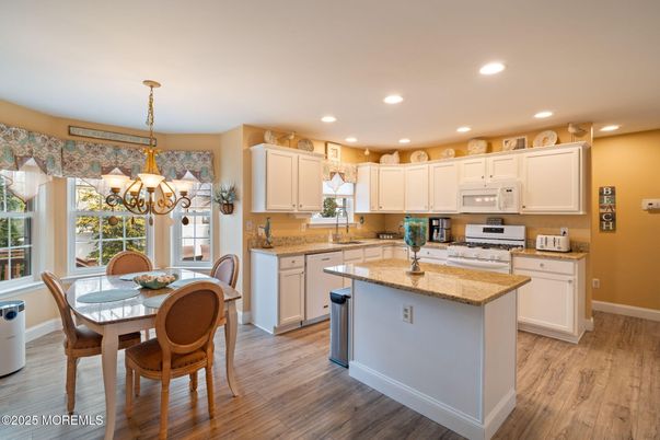 Chandelier, Dining room, Interior, Kitchen, Pendant Lights, Recessed Lighting, Wood Texture Flooring