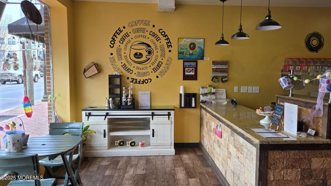 Interior, Pendant Lights, Wood Texture Flooring