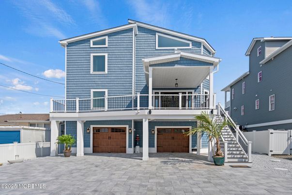 Attached, Exterior, Facade, Rowhouse