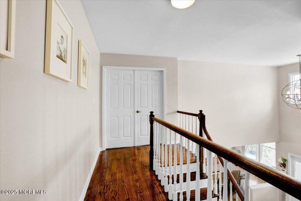 Interior, Pendant Lights, Wood Texture Flooring