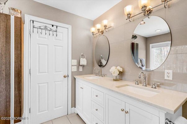 Bathroom, Dual Sink Vanities, Interior