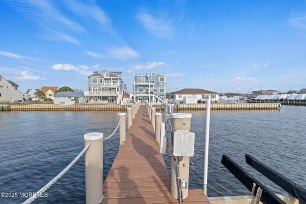 Exterior, Lake
