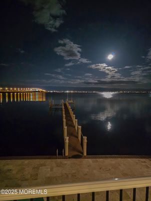 Exterior, Lake