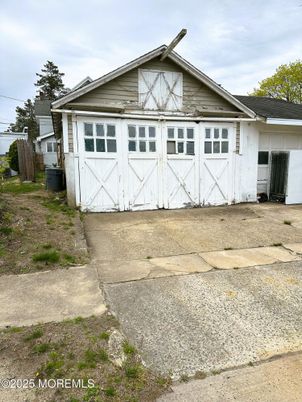 Detached Garage, Exterior