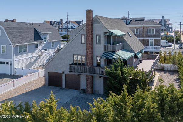 Attached, Exterior, Facade, Brick Facade, Rowhouse