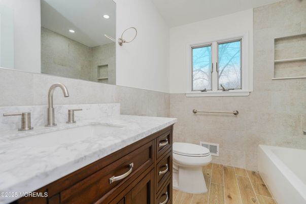 Bathroom, Interior, Recessed Lighting, Wood Texture Flooring