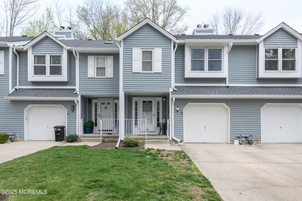 Attached, Exterior, Facade, Rowhouse