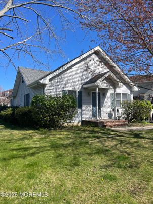 Backyard, Exterior, Facade, Ranch