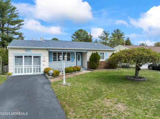 Backyard, Exterior, Facade, Ranch