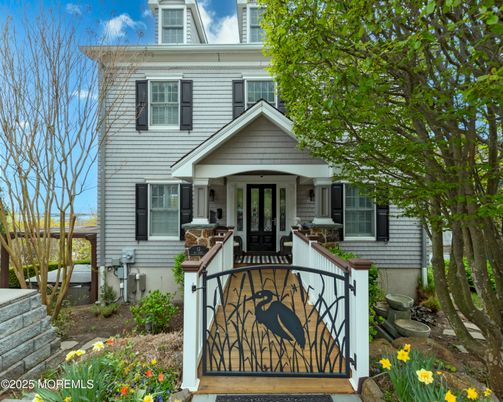 Exterior, Facade, American Foursquare