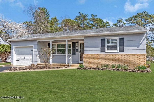 Attached, Exterior, Facade, Ranch