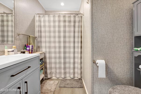Bathroom, Interior, Recessed Lighting