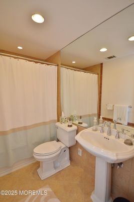 Bathroom, Interior, Recessed Lighting