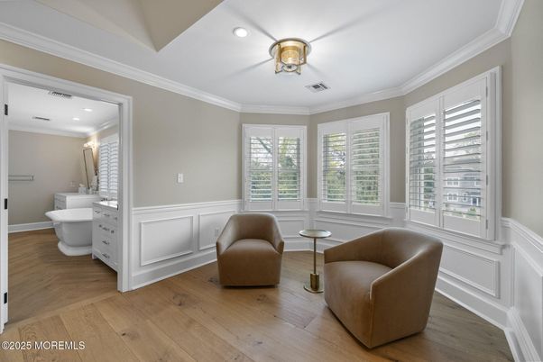 Bathroom, Interior, Recessed Lighting, Wood Texture Flooring