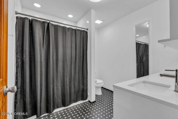Bathroom, Interior, Recessed Lighting