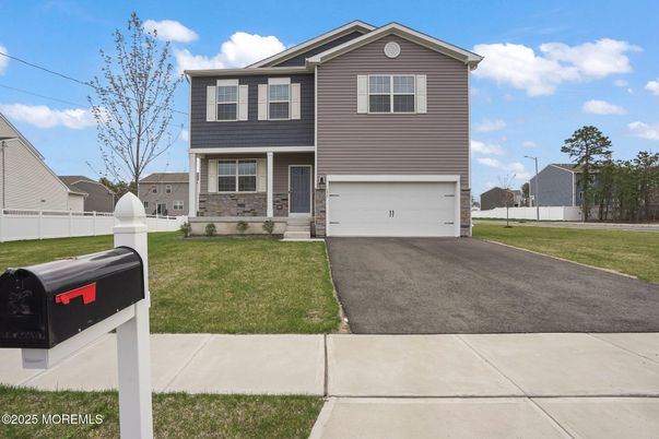 Attached, Exterior, Facade, Raised Ranch