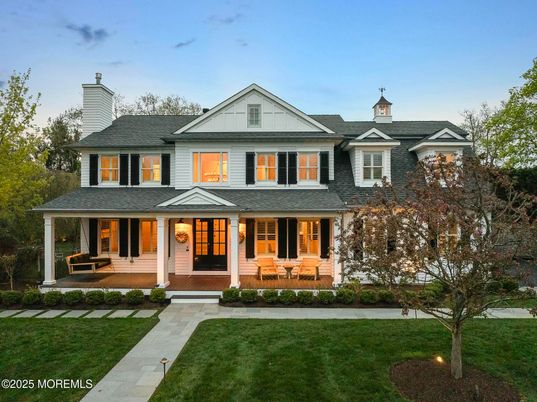 Exterior, Facade, Farmhouse