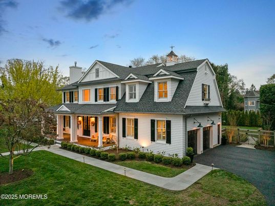 Backyard, Exterior, Facade, Queen Anne Victorian