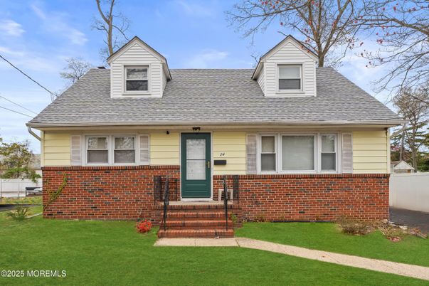 Exterior, Facade, Brick Facade, Cape Cod