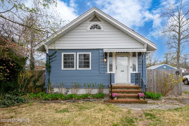 Exterior, Facade, American Craftsman