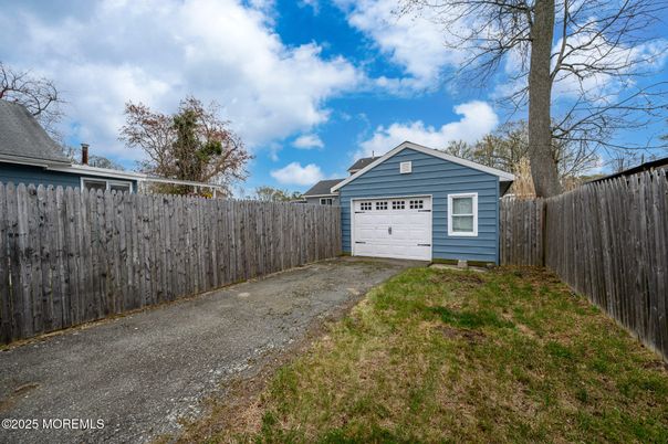 Detached Garage, Exterior