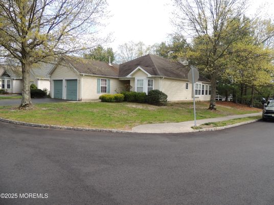 Attached, Exterior, Facade, Ranch