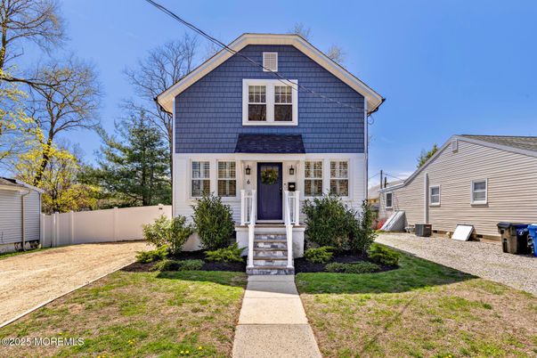 Exterior, Facade, Queen Anne Victorian